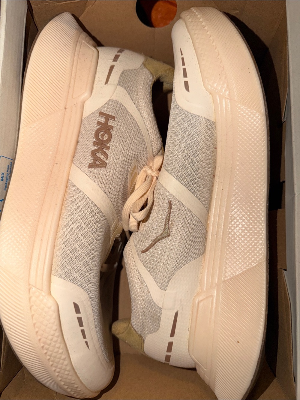 Hoka Women's Pale Peach and Cream Running 
New never worn i